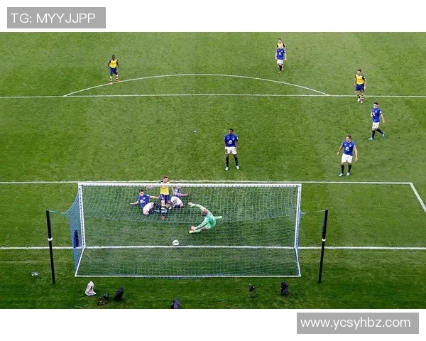 探索7号足球的魅力与技术解析,助你成为场上明星球员的秘诀与技巧 探索7号足球的魅力与技术解析,助你成为场上明星球员的秘诀与技巧